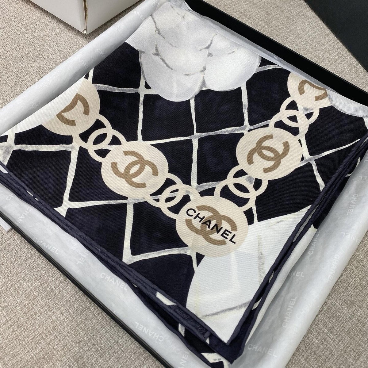 【カメリアとロゴがかわいい☆】CHANEL スカーフ CCロゴ Chanel Camellia Classic CC Logo Silk Scarf 90x90 | eBay