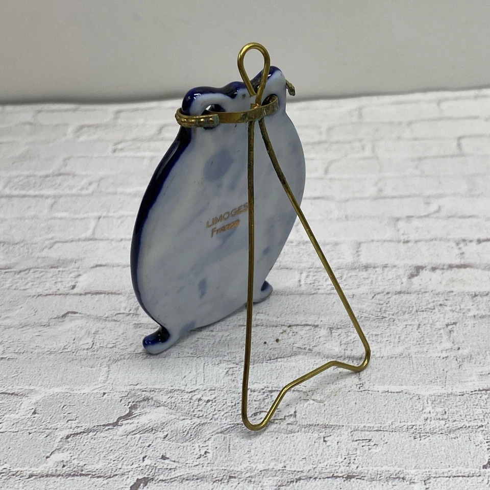 LIMOGES FRANCE MINIATURE COBALT BLUE & GOLD COURTING COUPLE STANDALONE PLAQUE~3” - Imagem 4 de 4