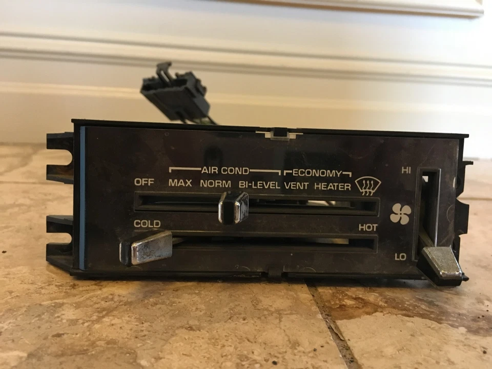 Pontiac Firebird Catalina 6000 1982 aire acondicionado calefacción panel de control aire acondicionado GM Foto 2 de 3