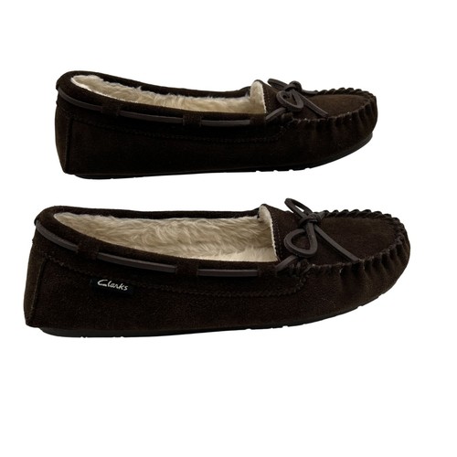 Clarks NEW Womens 9M Cocoa Brown Suede Moccasin Slippers Faux Fur Comfy Stylish - Picture 2 of 10