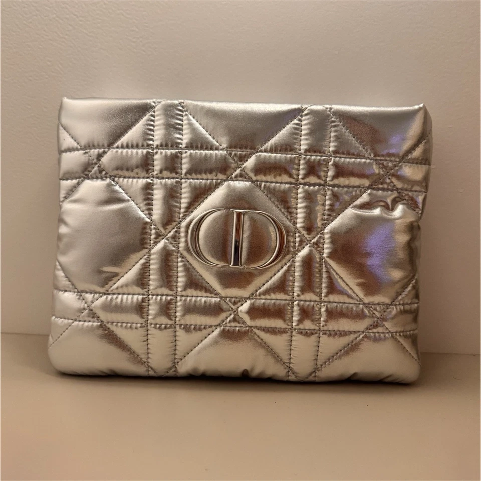 DIOR Pochette femme cuir argenté matelassé finition métallique rectangulaire - Photo 1/4