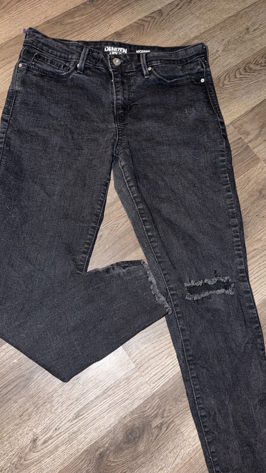 Slim Fit Dark Wash Distressed 5-pocket
