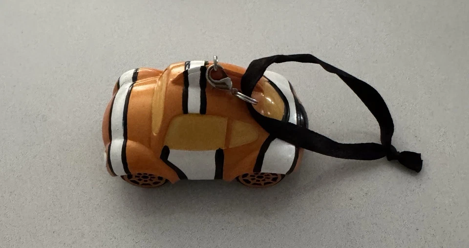 Disney Buscando a Nemo 'Corredores' Coche de Carreras Vacaciones Adorno de Navidad Foto 3 de 4