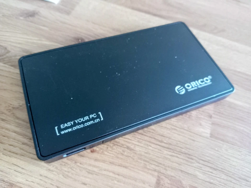 ORICO 2.5 Inch SATA Hard Drive Storage/USB3 Hub (3 Ports) with PSU + USB3 cable - Image 2 of 4