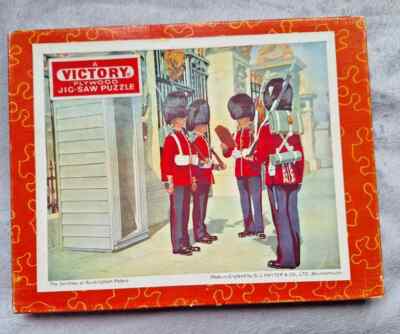 VINTAGE VICTORY SPERRHOLZ WACHEN IM BUCKINGHAM PALACE HERVORRAGENDER ZUSTAND