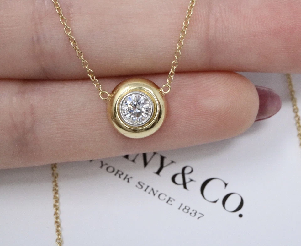 Collar colgante solitario de diamantes de 18 quilates Tiffany & Co platino de 0,37 quilates VS1/I $5.000 Foto 2 de 4