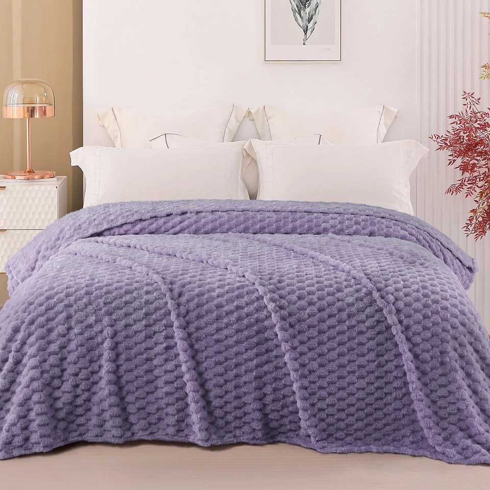 Twin Size Fleece Blanket for Bed, 90x66 Inches Stylish Jacquard Velvet Soft B... - Image 2 of 4