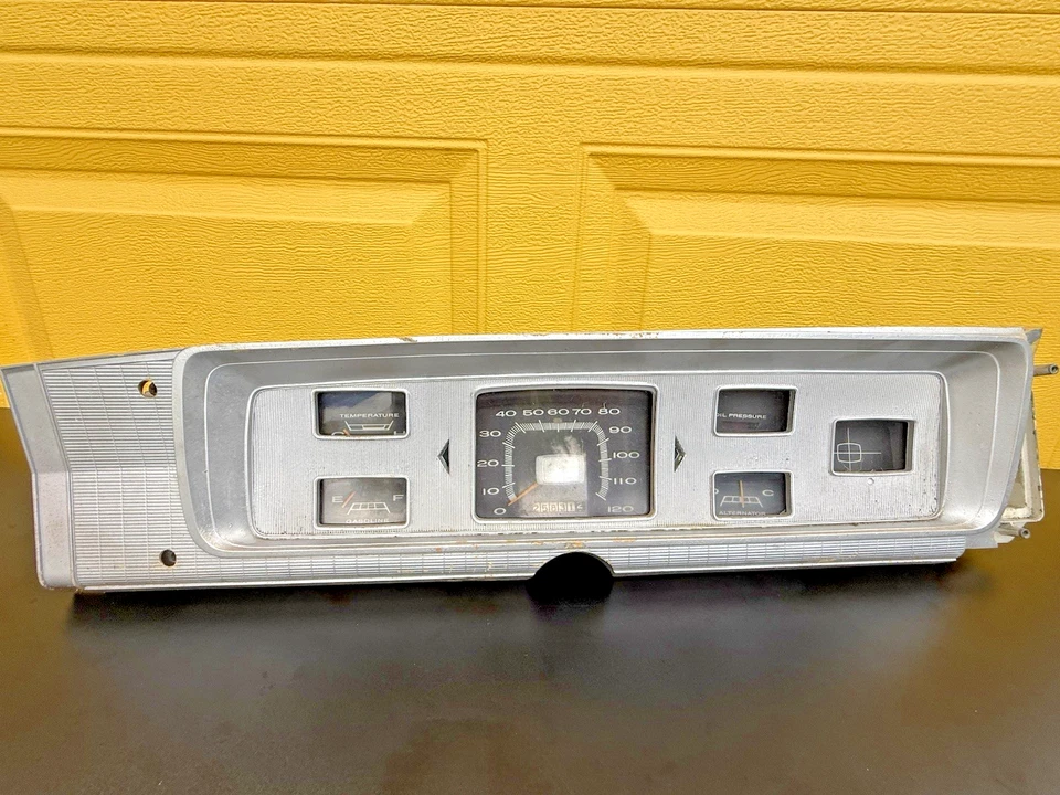 Plymouth Belvedere 1965 calibre racimo y bisel OEM Foto 3 de 4