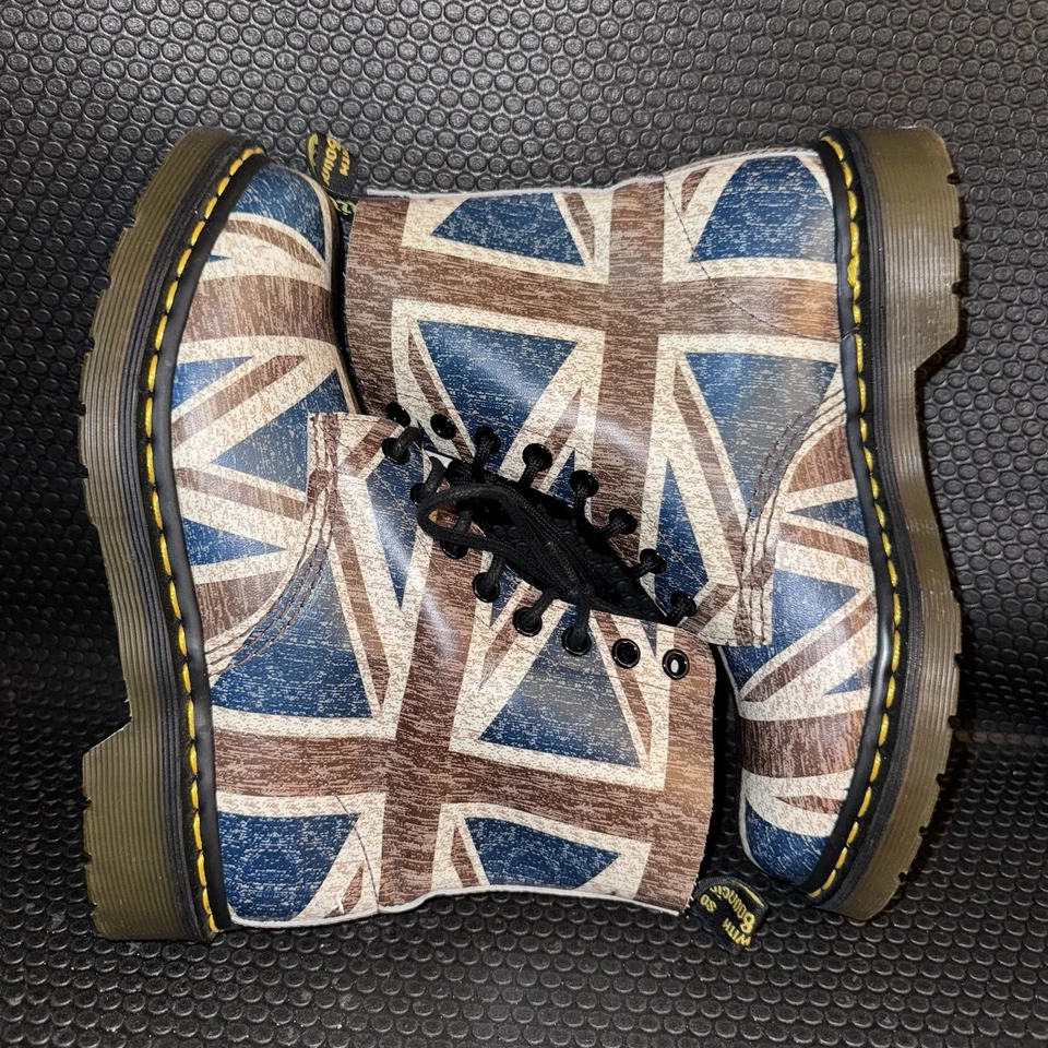 Dr. Doc Martens RARE Pascal Virginia Union Jack British Flag Boots Womens Size 6 - Image 4 of 4