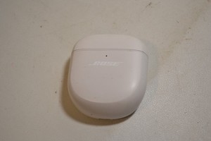 GENUINE Bose Quietcomfort ii Earbuds Model 435911 Charging Case ONLY - White