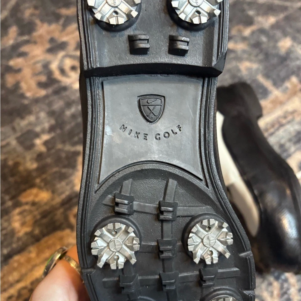 Zapatos de golf Nike en blanco y negro Foto 4 de 4