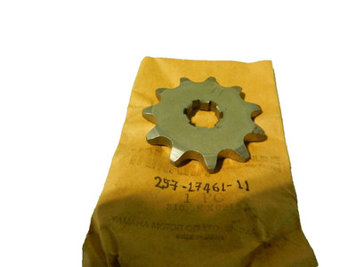 NOS Yamaha 11T UR  Drive Sprocket 73-75 RD60 83-84 RX50 74-75 TY80 257-17461-11