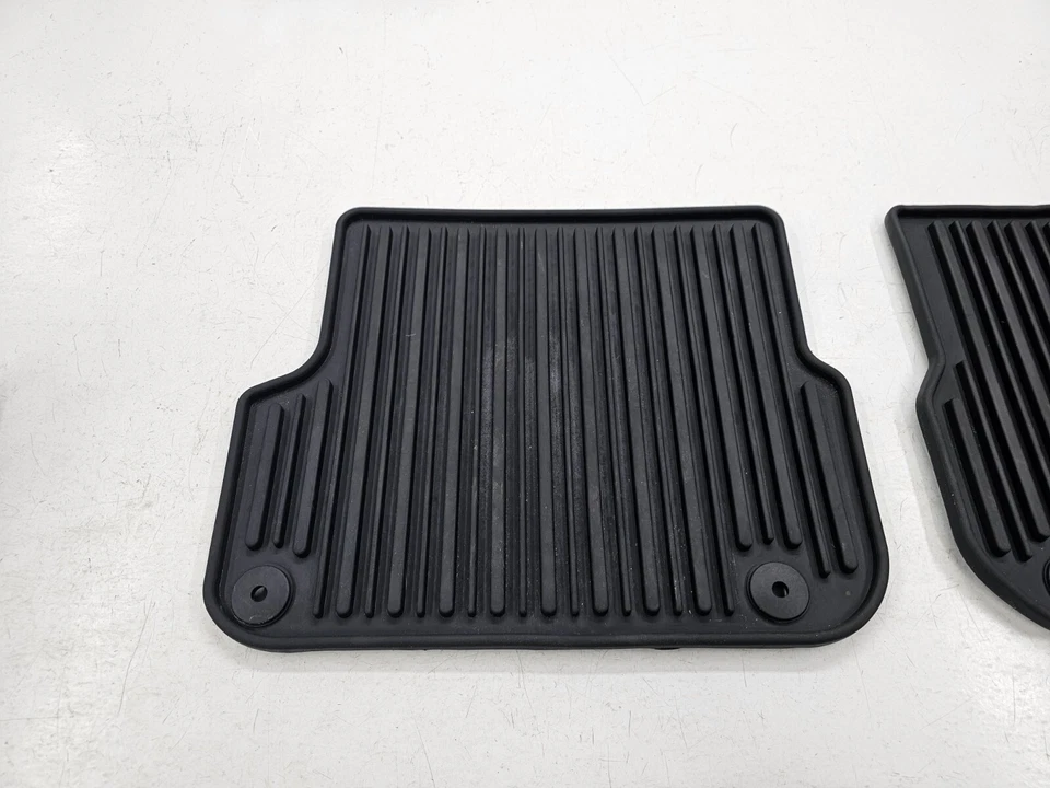 Alfombrillas de goma traseras para conductor y pasajero Audi A6 Quattro 3.0 OEM 2009-2011 0342 Foto 2 de 4