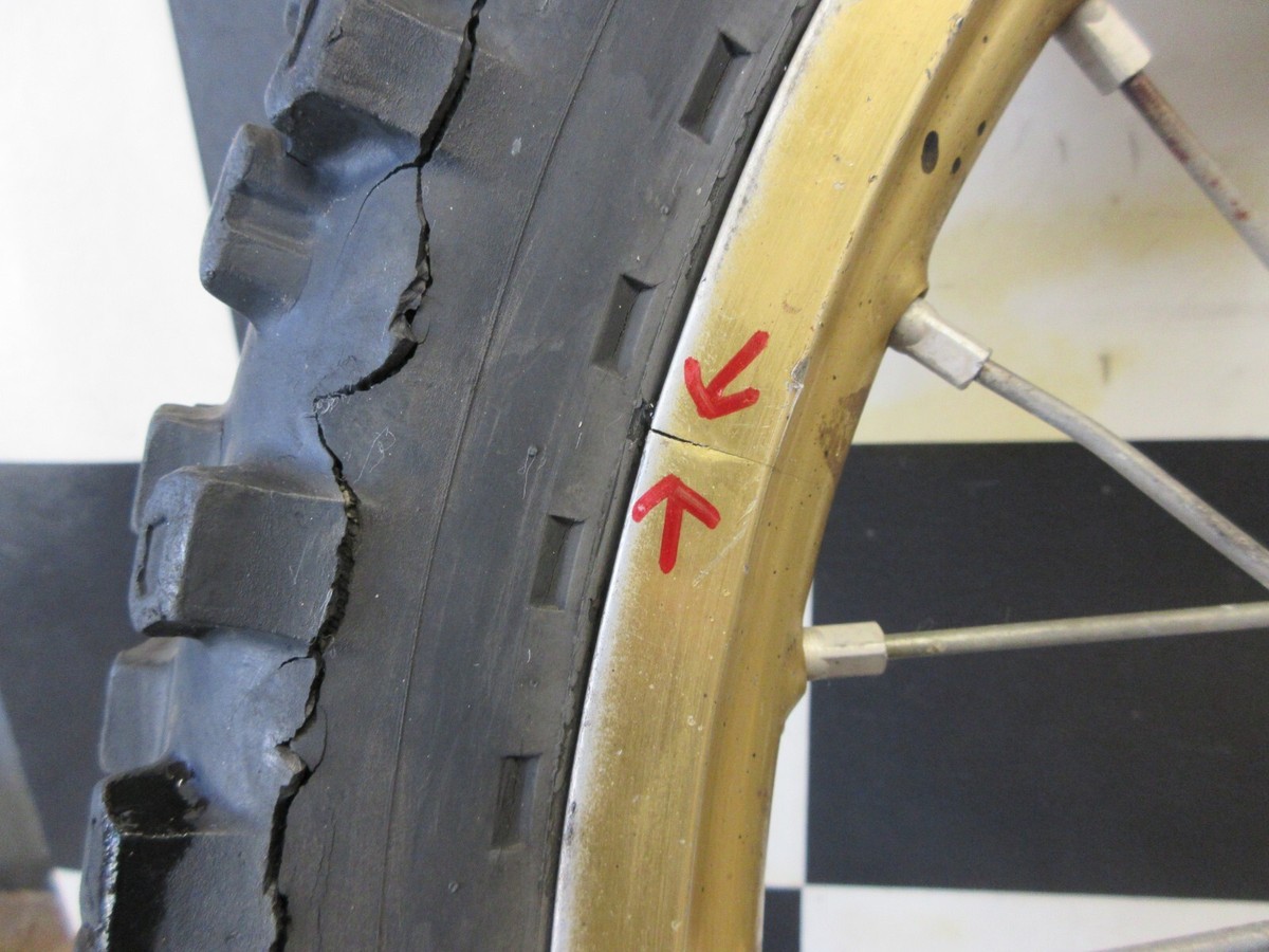 cracked 85 1985 YZ490 YZ250 YZ125 J21X1.60 FRONT WHEEL HUB