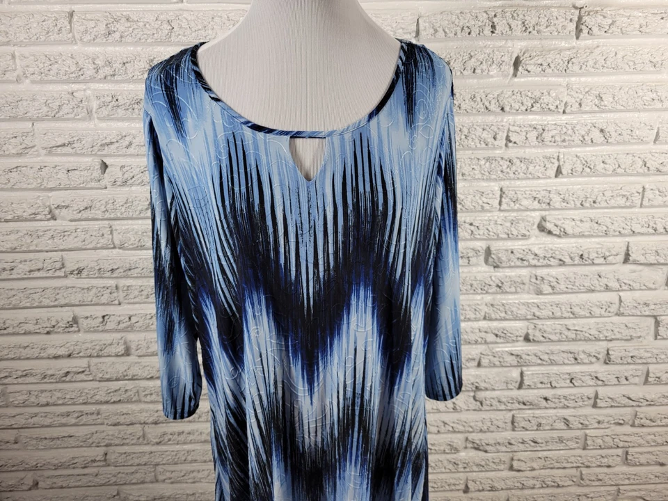 Coral Bay 女式上衣 2X Plus 3/4 袖蓝色几何刺绣锁眼办公室 — 第 3/4 张图片