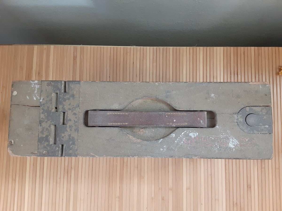 ANTIQUE Army MILITARY WWI Gilbert Toys wooden ammo box handle push
