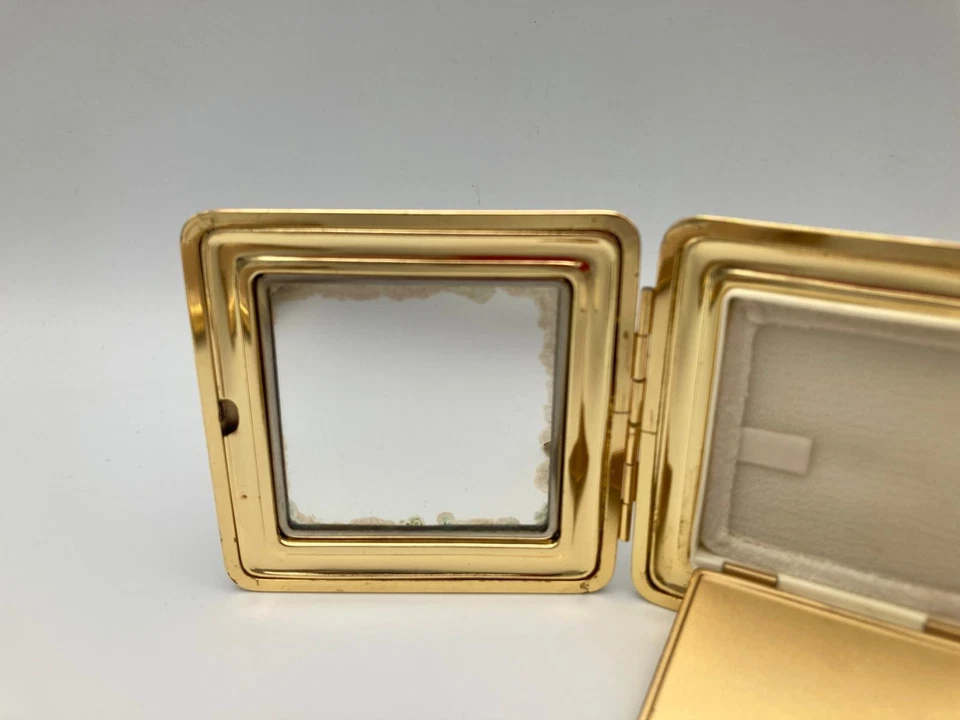 Vintage 1960s Compact Powder, Cigarette Case and Lip Stick Holder - Image 4 of 4