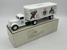 ERTL 2147 Smokey Bear US Forest Service 1937 Ford Tractor Trailer Bank Box Key