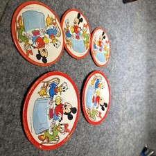Two Pairs Of Plates 2 Sizes 5Pcs Tin Litho Disney - Mickey Donald  Daisy
