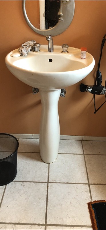Preowned Pedestal Sink