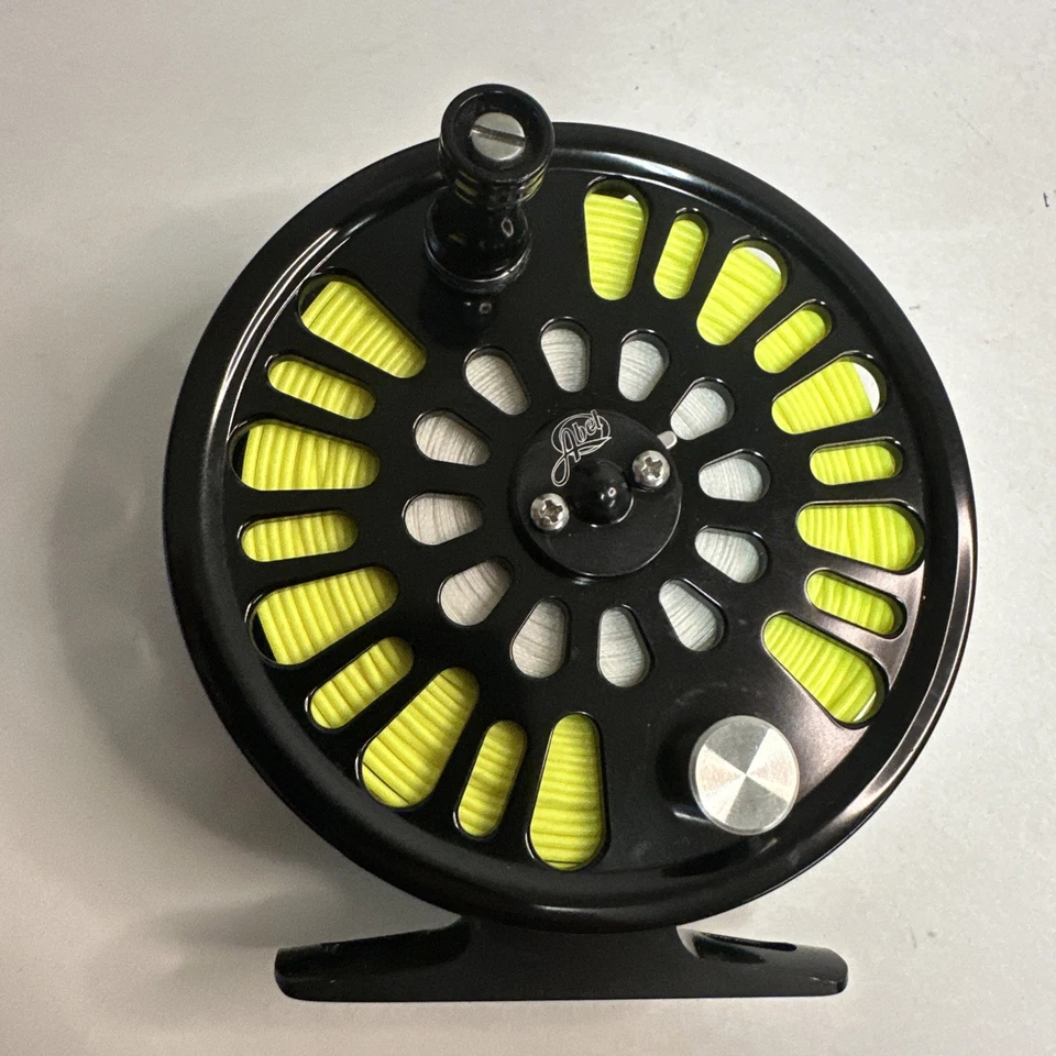 Carrete de pesca con mosca Abel Creek AC2 negro brillante. Hecho en USA. Con estuche. ENVÍO GRATIS Foto 2 de 4