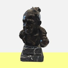 scultura in bronzo di giovanni de martino, vecchio con cappello