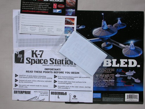 STAR TREK TOS K-7 SPACE STATION W/ MINI ENTERPRISE Plastic Model Kit AMT 644 - Picture 3 of 7