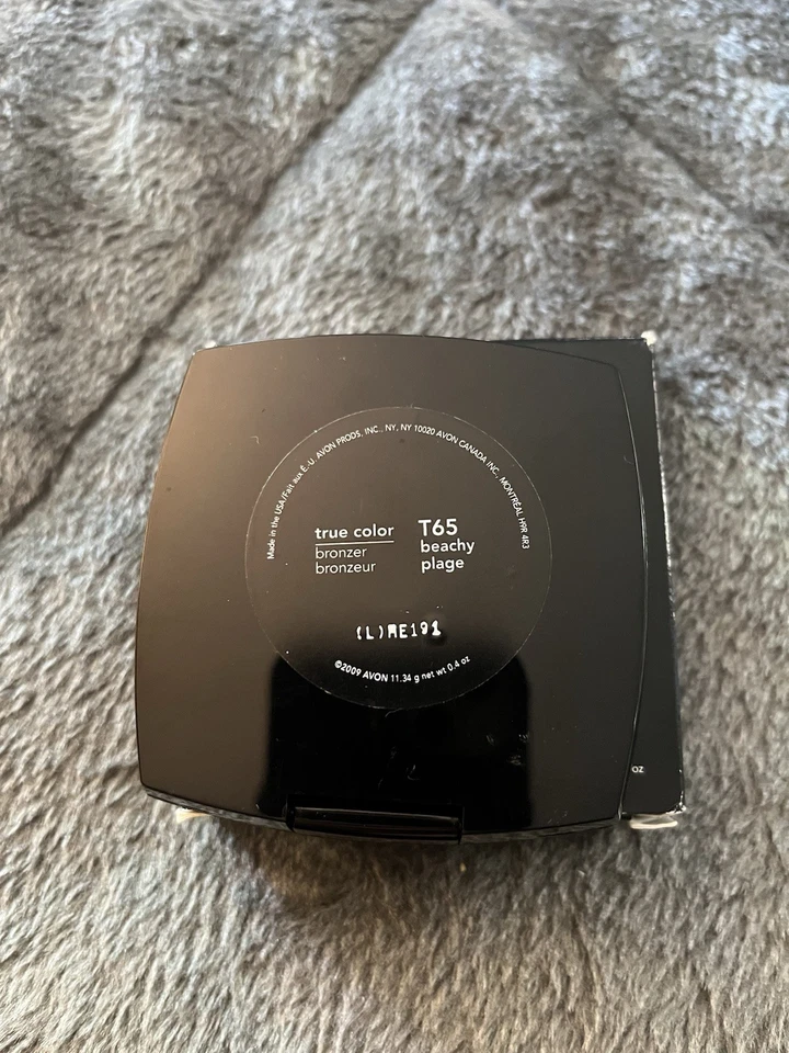 Avon true color pressed powder bronzer in beachy color. New - Image 3 of 4