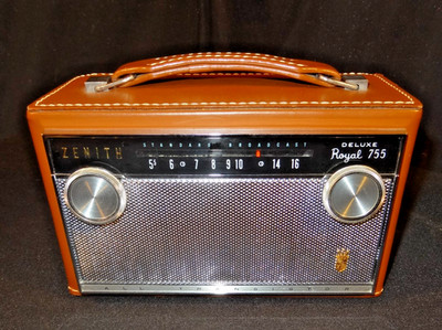 Zenith Deluxe Royal 755 All Transistor AM Radio beautiful Leather