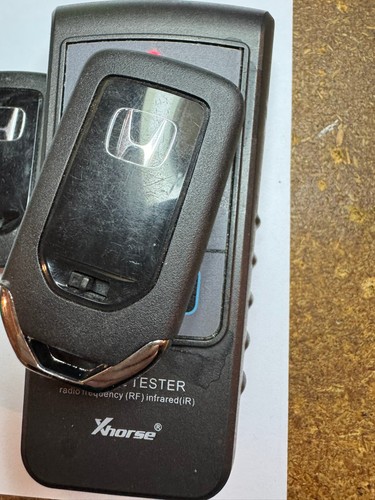 OEM HONDA ACCORD 2013-15 smart key remote 72147-T2A-A11 / ACJ932HK1210A driver 1 - Picture 9 of 12