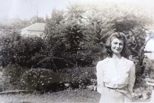 WW2 1940  s beautiful young lady wife WW2 era PHOTO Vintage