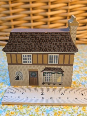 The Cat s Meow #9983 Dickens Christmas Carol  Cratchit s House 1998 Shelf Sitter
