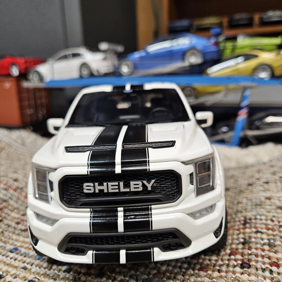 1/18 シェルビー　F-150 1:18 Ford Shelby F-150 Super Snake - GT SPIRIT (Unboxing