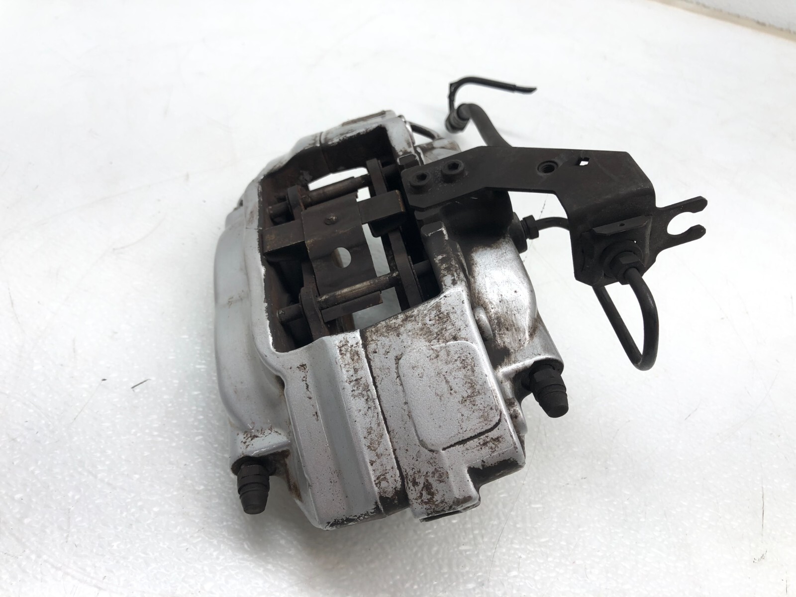 2014-2020 MASERATI GHIBLI S RIGHT PASS REAR BRAKE CALIPER BREMBO W/ PADS OEM.