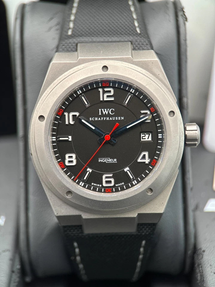 RELOJ DEPORTIVO IWC INGENIEUR TITANIO AMG PARA HOMBRE ESFERA NEGRA IW322703 CAJA Y PAPELES Foto 4 de 4