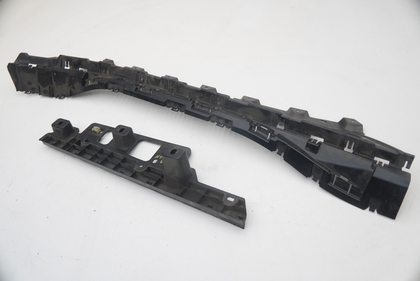 Left Rocker Panel Side Skirt Sill Bracket Mount Carrier 51777336373 BMW i8 14-20