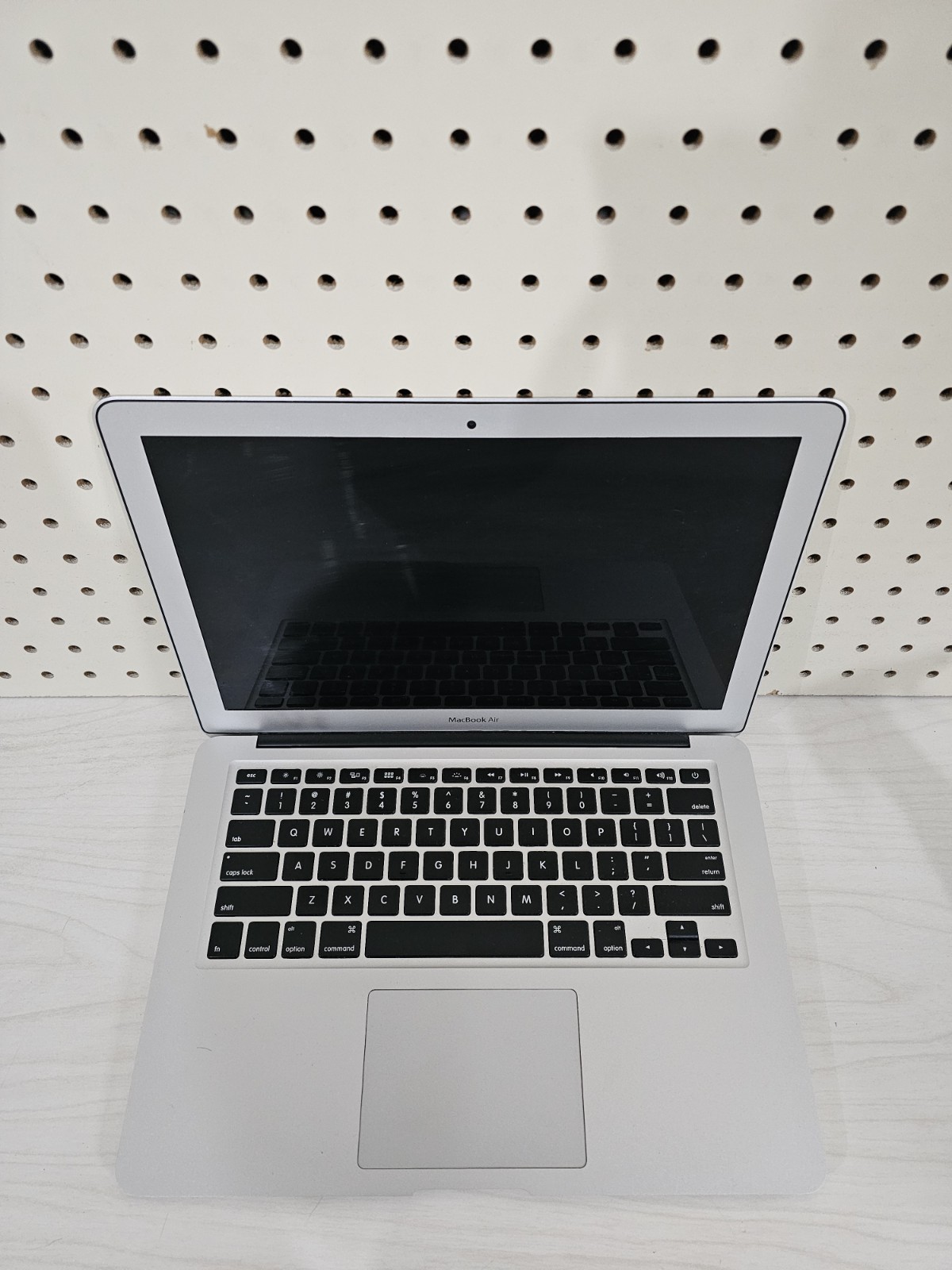 Apple MacBook Air 1466 Laptop - i5-5250u - 4GB RAM - 128GB SSD - BAD BATT - Read