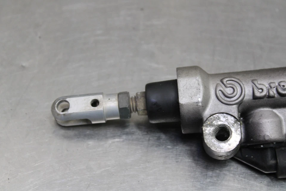 07-08 YAMAHA YZF R1 REAR BACK BRAKE MASTER CYLINDER 4C8-2583V-00-00 BREMBO Foto 3 de 4