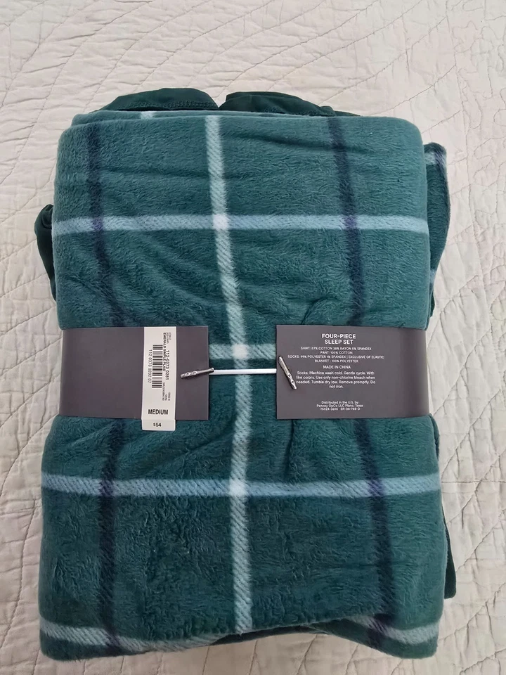 NEW Liz Claiborne 4 PC Sleep Set Green Plaid Pants Shirt Socks Blanket SZ/M $54 - Image 4 of 4