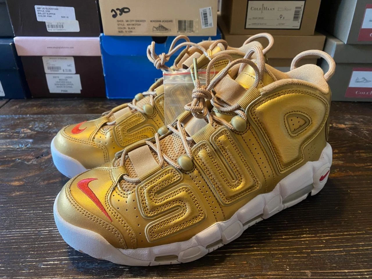 Baskets Supreme x Air More Uptempo or métallique ~ Taille 9,5