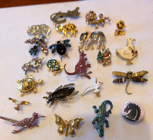 Vintage Lot of 23 assorted animal brooches 6 signed