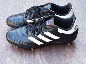 changeable studs football boots