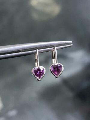 14k Oro Blanco Forma Corazón Diseño Amatista Violeta Palanca Espalda Halo Aretes