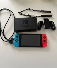Nintendo Switch 32GB with Dock 2 Joycons and 2 Pro Controllers Great Condition.