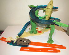 Hot Wheels Dino Mega Chomp Trick Tracks Starter Set Dinosaur Track CompleteNoCar