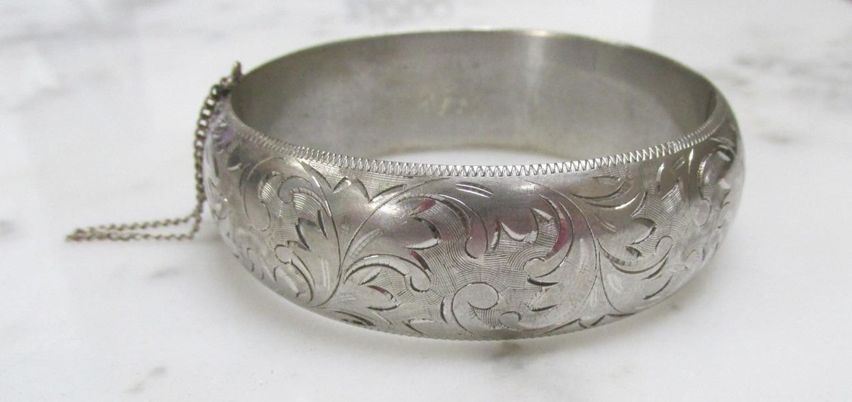 Vintage Etched Sterling Silver Hinged Bangle Bracelet ~ 7-1