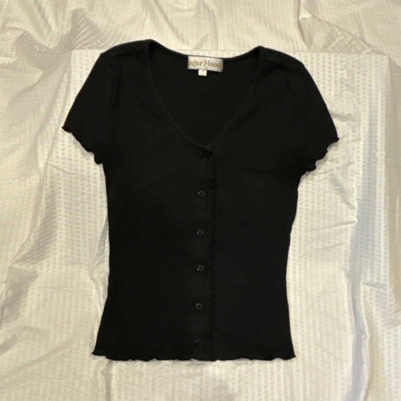 Sugar Moon Women’s Black Solid Knit V-Neck Short Sleeve Button Ruffle Top M