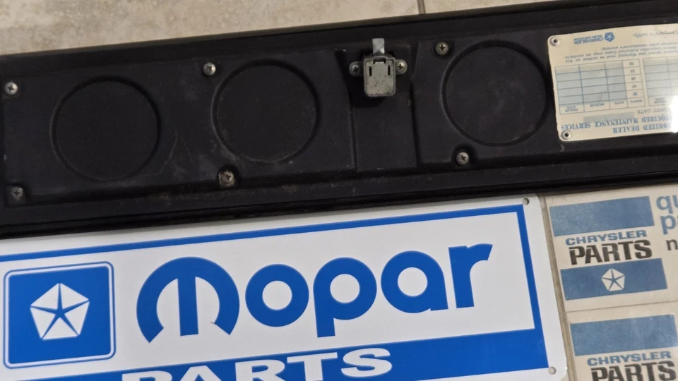 Puerta de guantera Plymouth GTX 1967 completa con insignia y cerradura OEM ¡Bonita!! Foto 3 de 4