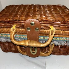 Vtg Wicker Sewing Basket Or Purse Middle Has Fabric Trim Also A Turn Lock
