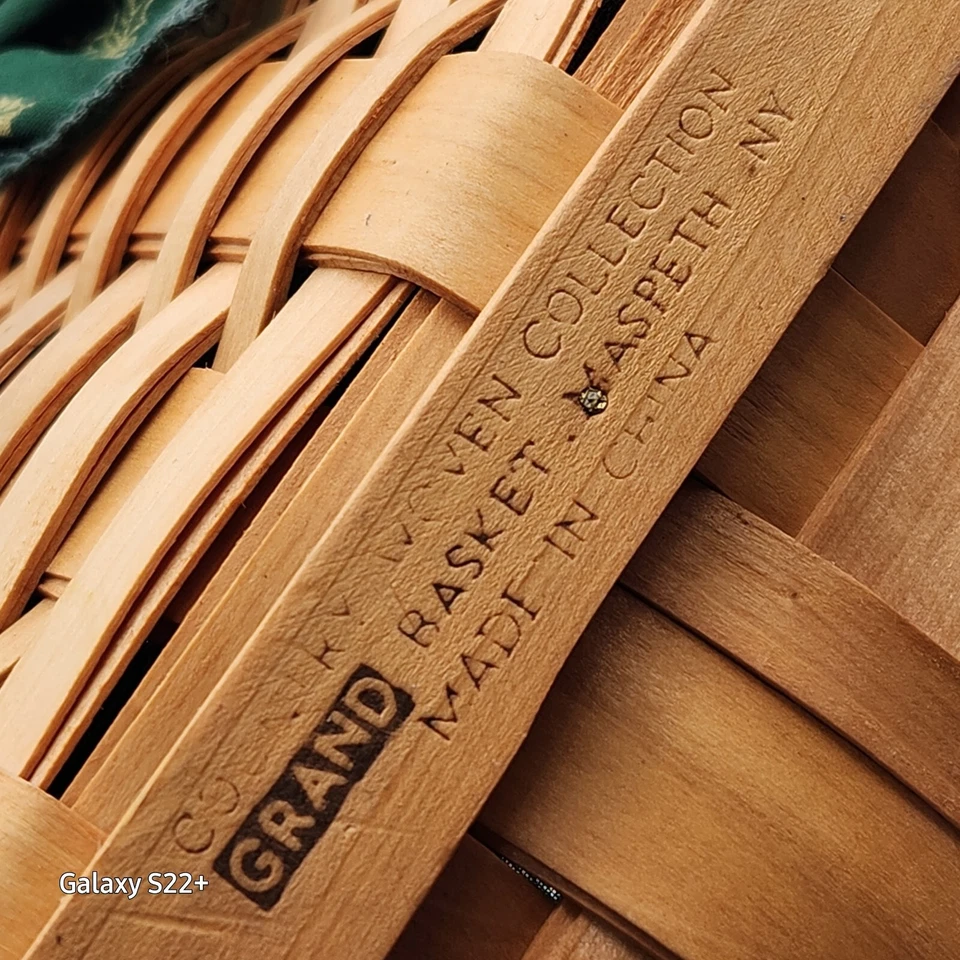 Grand basket NEW YORK Green Holly Lining Country Haven Wooden Handle Bread Fruit - Image 2 of 4